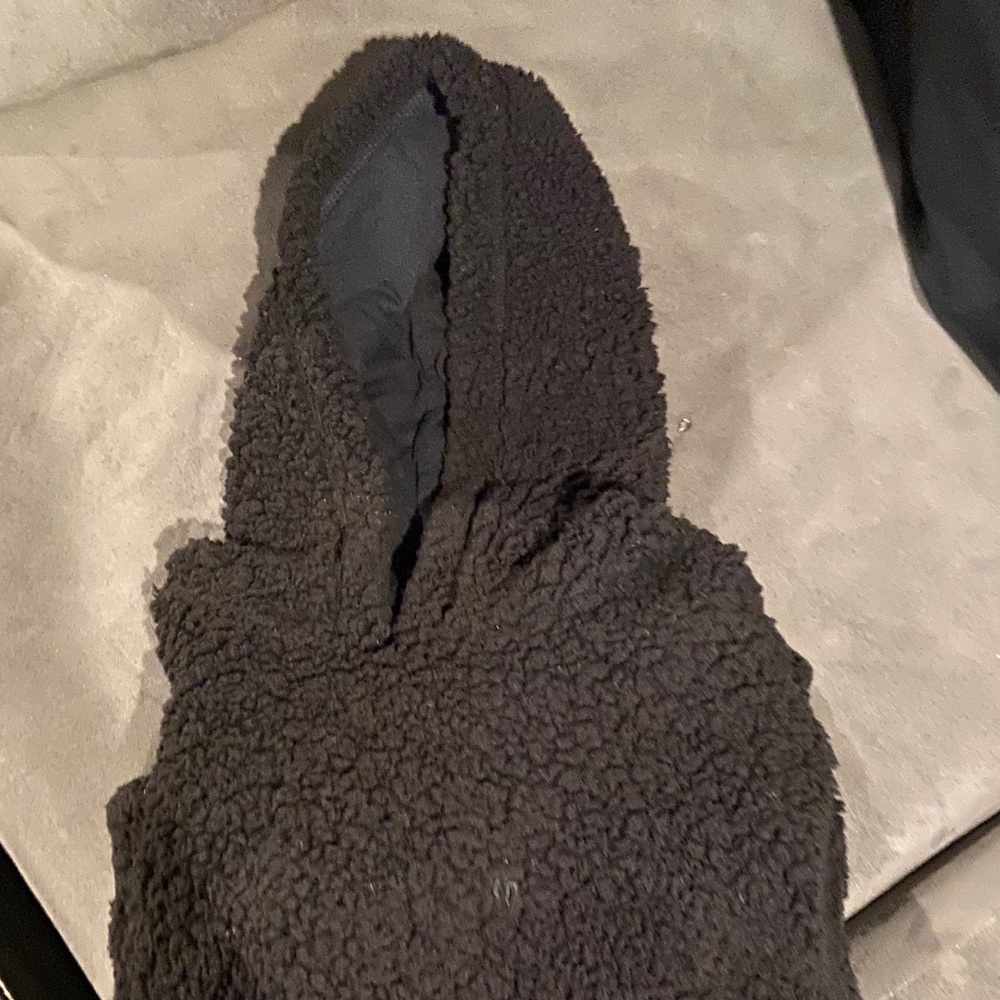 10.Deep Poodle Fleece sweatshirt